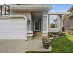 21 Mt Robson Close SE - photo 39