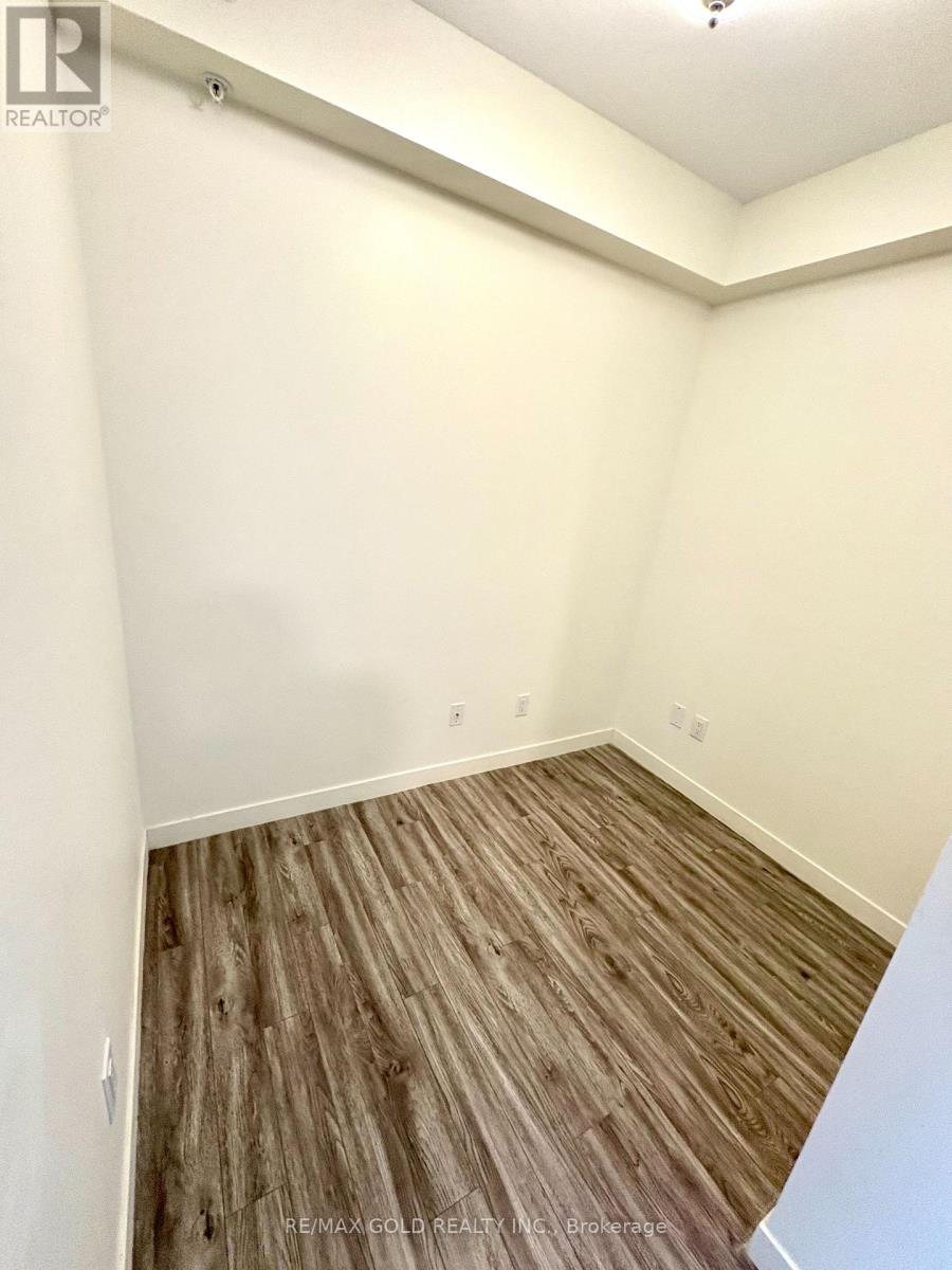 128 King Street North — photo 8