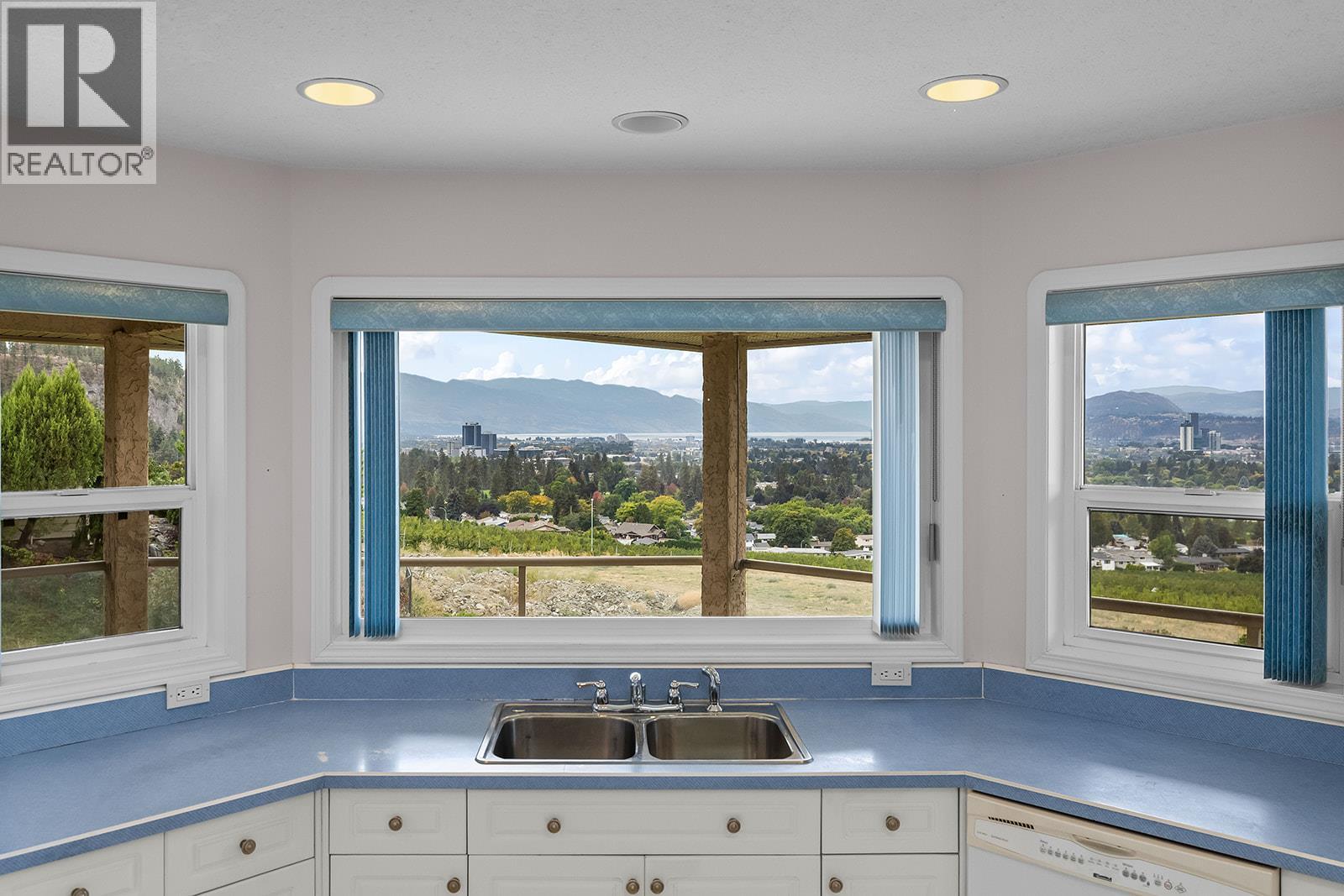 695 Valley Road - 14