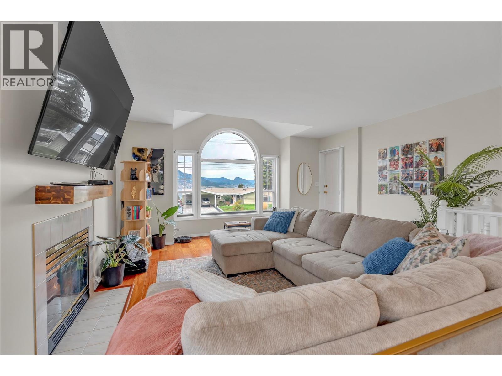 114 VANCOUVER Place - 4