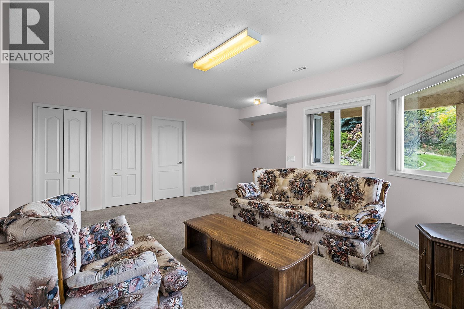 695 Valley Road - Image 43