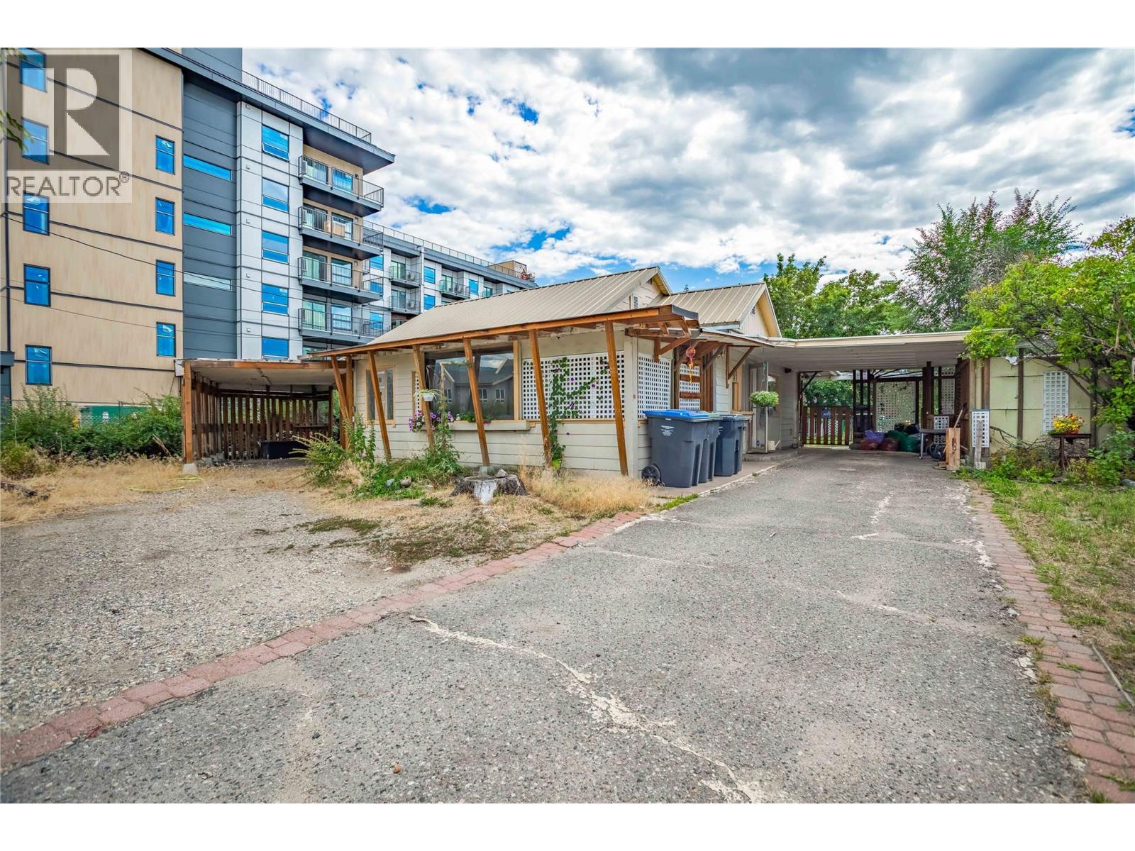 425 Leathead Road - 1
