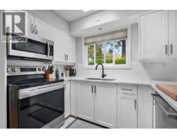 Dining room - 800 Alvarado Terr, Saanich, BC V8Y1G4 Photo 11