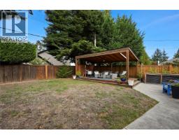 800 Alvarado Terr, Saanich, BC V8Y1G4 Photo 32