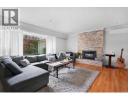 Porch - 800 Alvarado Terr, Saanich, BC V8Y1G4 Photo 6