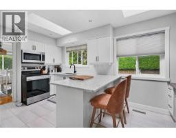 Family room - 800 Alvarado Terr, Saanich, BC V8Y1G4 Photo 9