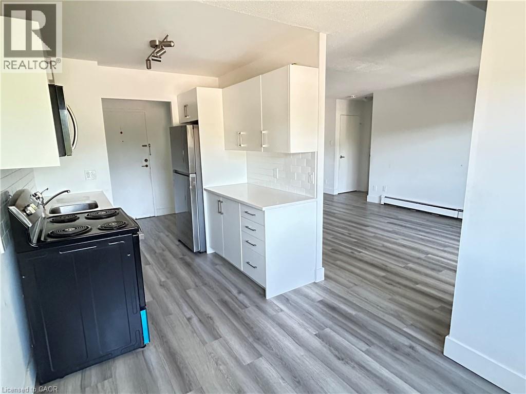 54 COUNTRY HILL Drive Unit# 318, Kitchener — photo 3