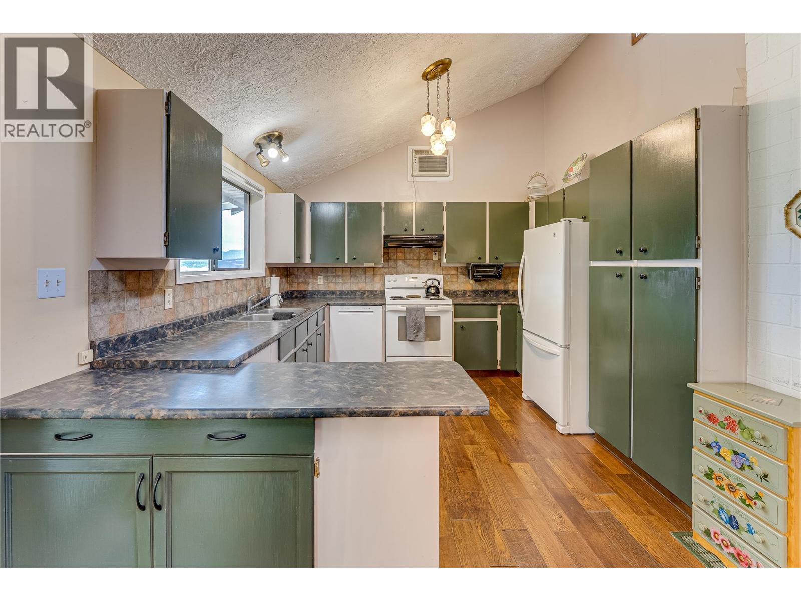 3275 Upper McLeod Road - Image 33