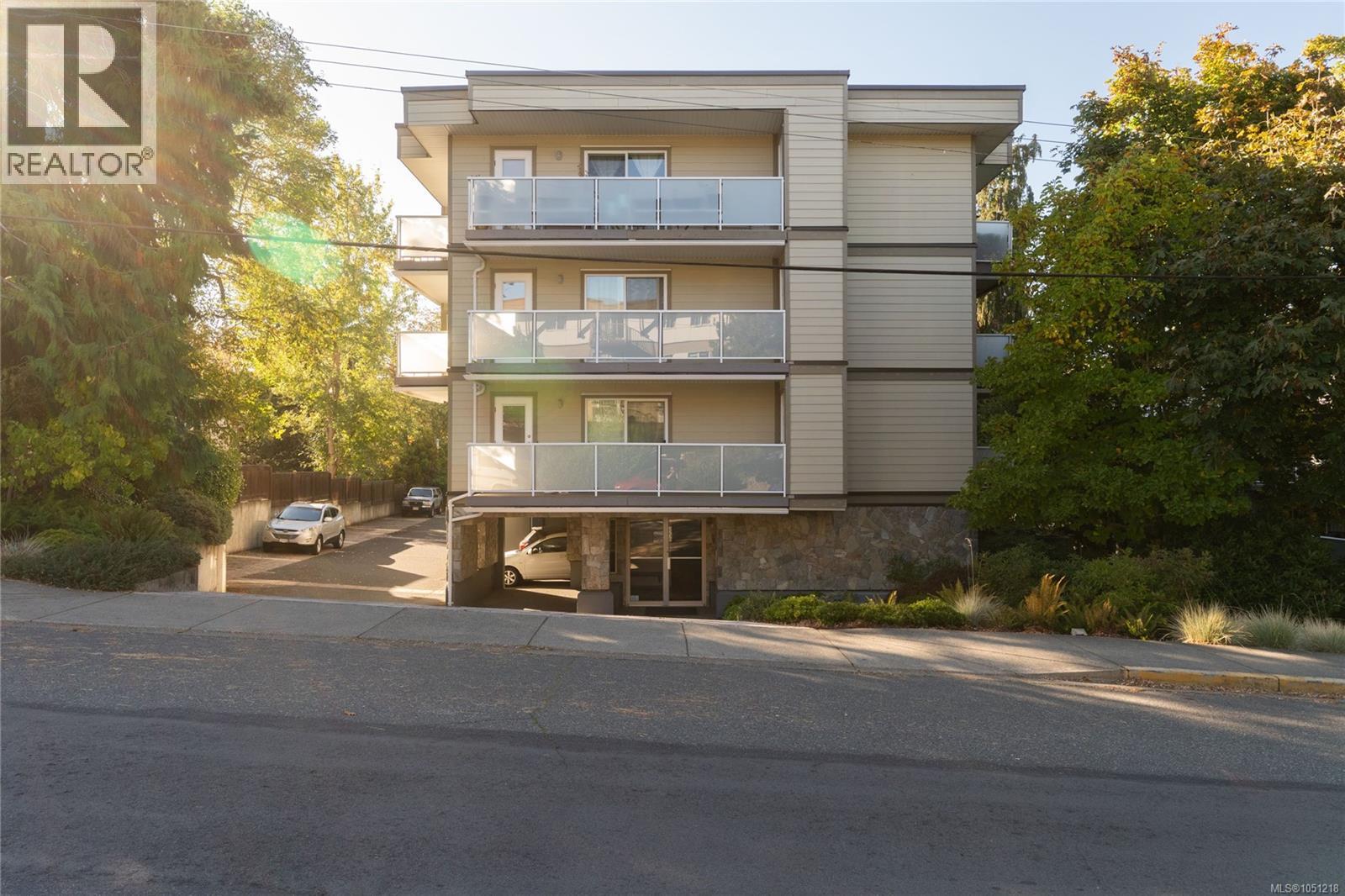 #203 3230 Glasgow Ave - 1