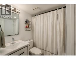 203 3230 Glasgow Ave, Saanich, BC V8X1M2 Photo 10