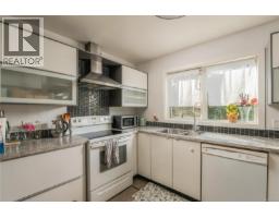Entrance - 203 3230 Glasgow Ave, Saanich, BC V8X1M2 Photo 8