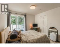 203 3230 Glasgow Ave, Saanich, BC V8X1M2 Photo 9