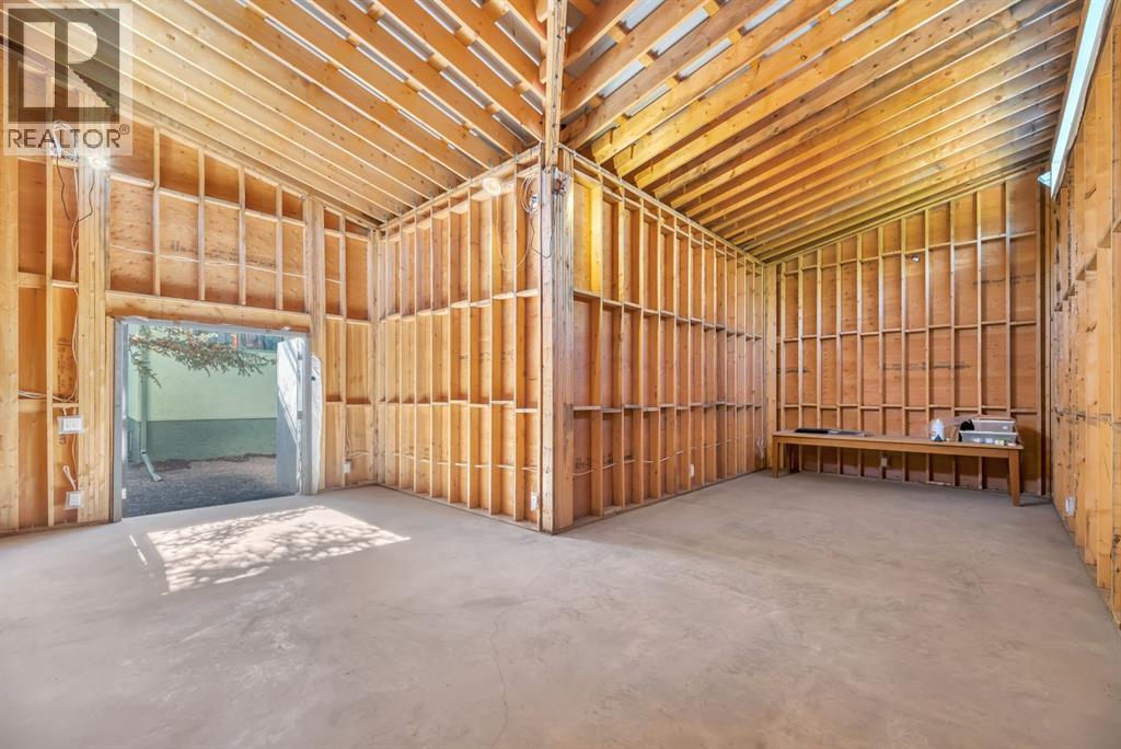 104 1 Avenue NE - 13