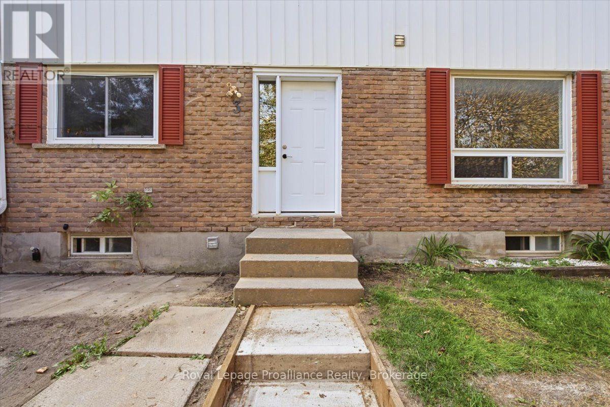 3- 11 Tracey Park Drive, Belleville, ON photo 2