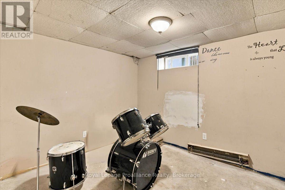 #3 11 TRACEY PARK DRIVE - 28
