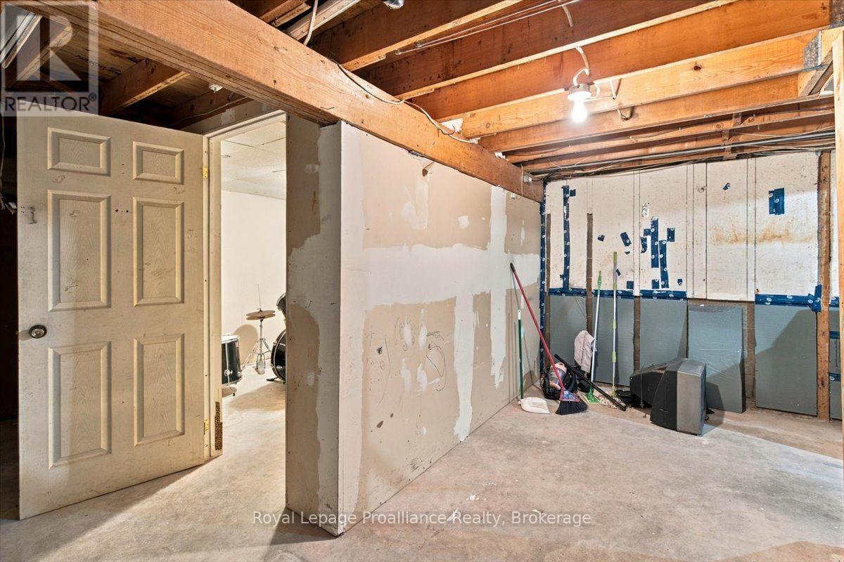 #3 11 TRACEY PARK DRIVE - 29