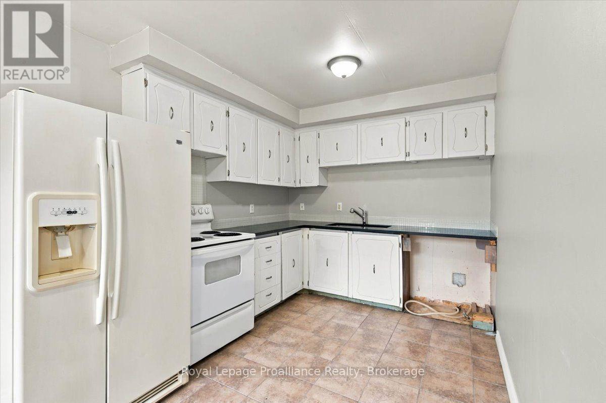 3- 11 Tracey Park Drive, Belleville, ON photo 5