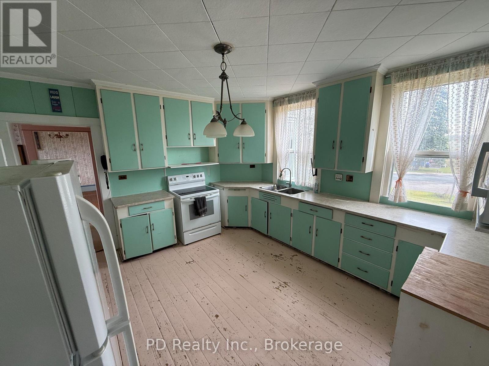 8 PRIVATE (DELORO) ROAD - 24