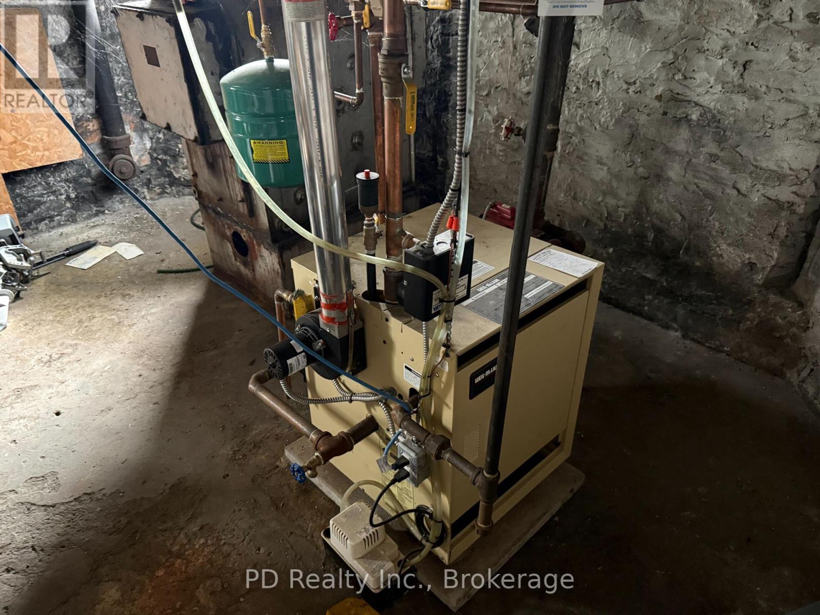 8 PRIVATE (DELORO) ROAD - 48