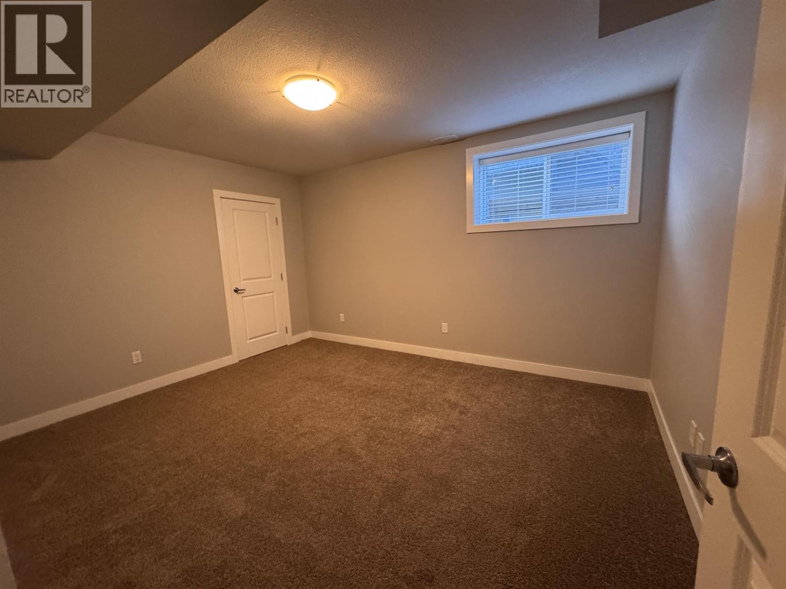 8211 96 AVENUE - 33