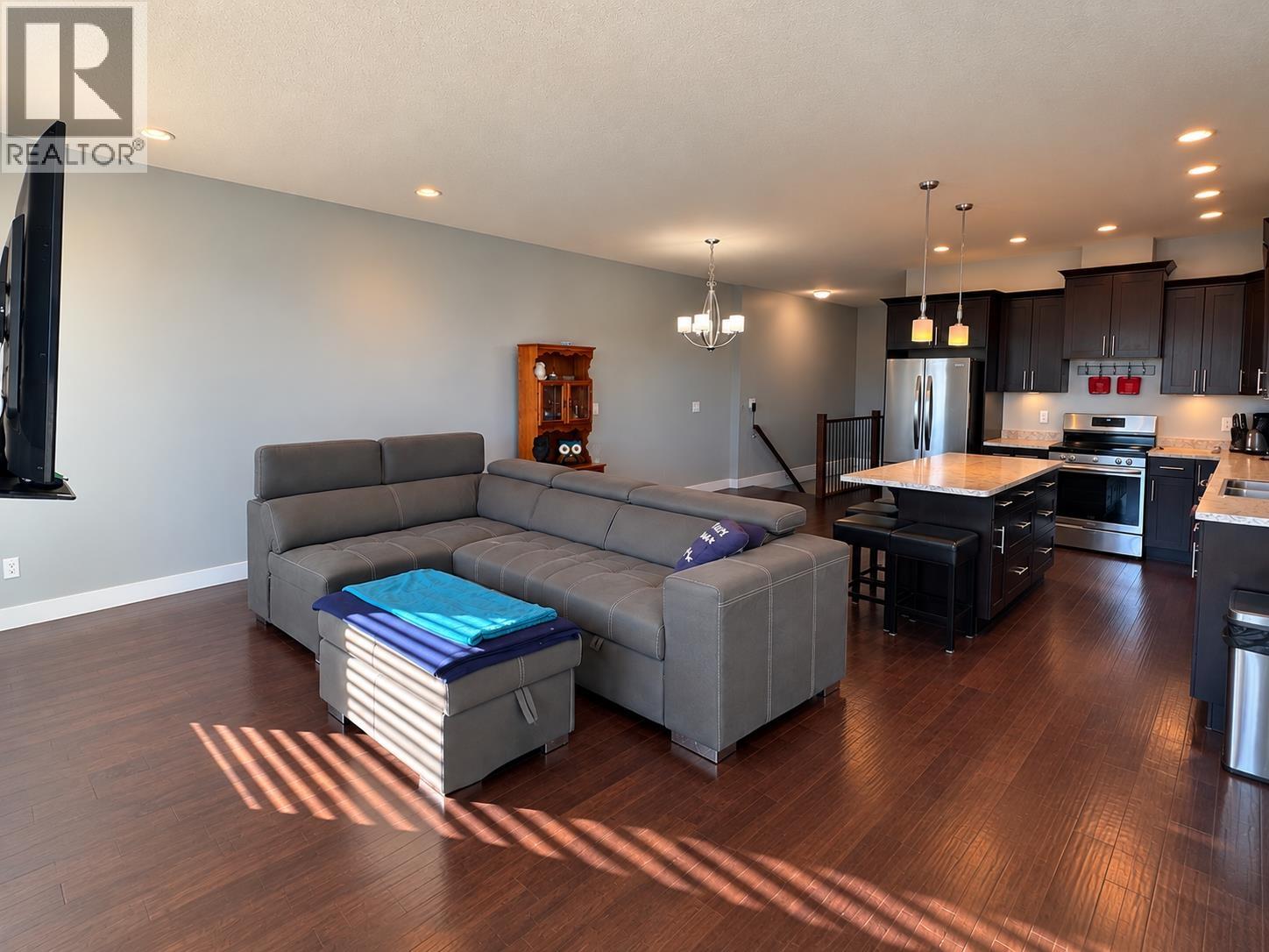 8211 96 AVENUE - 25