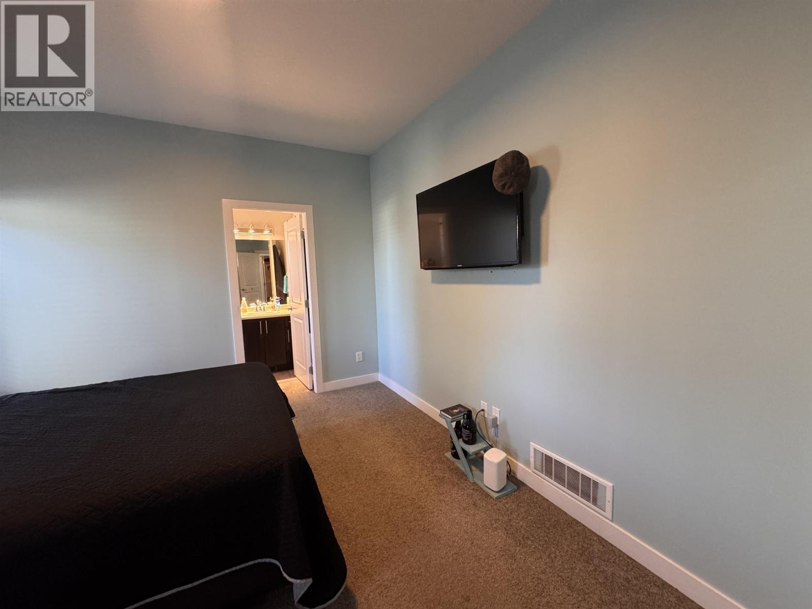 8211 96 AVENUE - Image 11