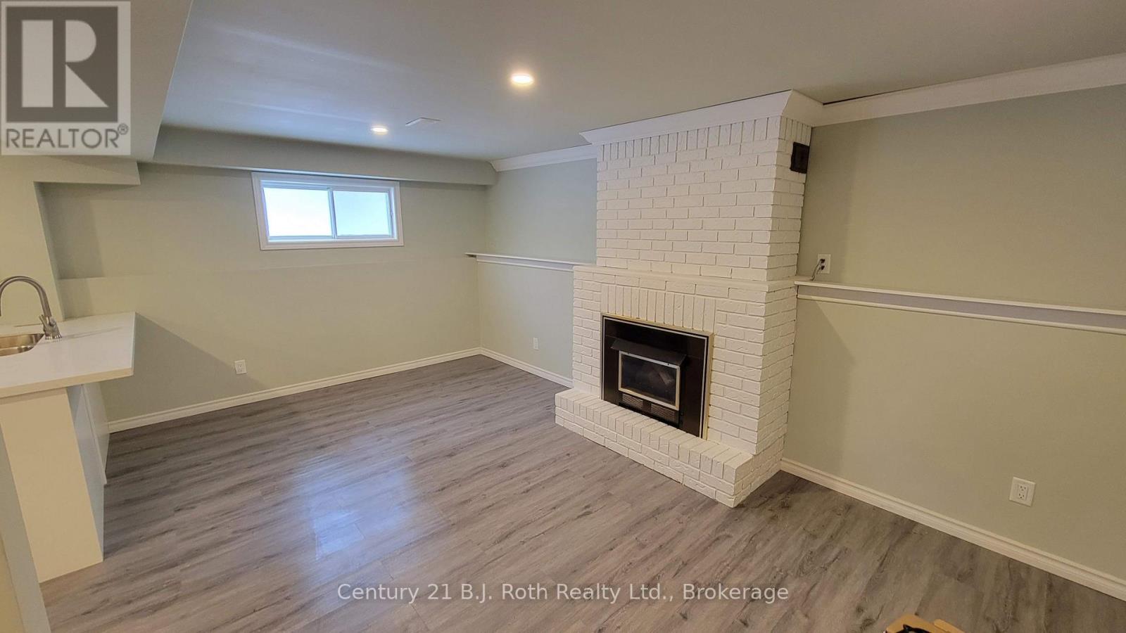 Lower-12 Shannon Street, Orillia photo 3