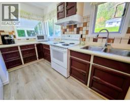 Full bathroom - 460 10th Avenue, Montrose, BC V0G1P0 Photo 8