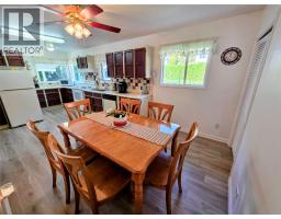 Dining room - 460 10th Avenue, Montrose, BC V0G1P0 Photo 11
