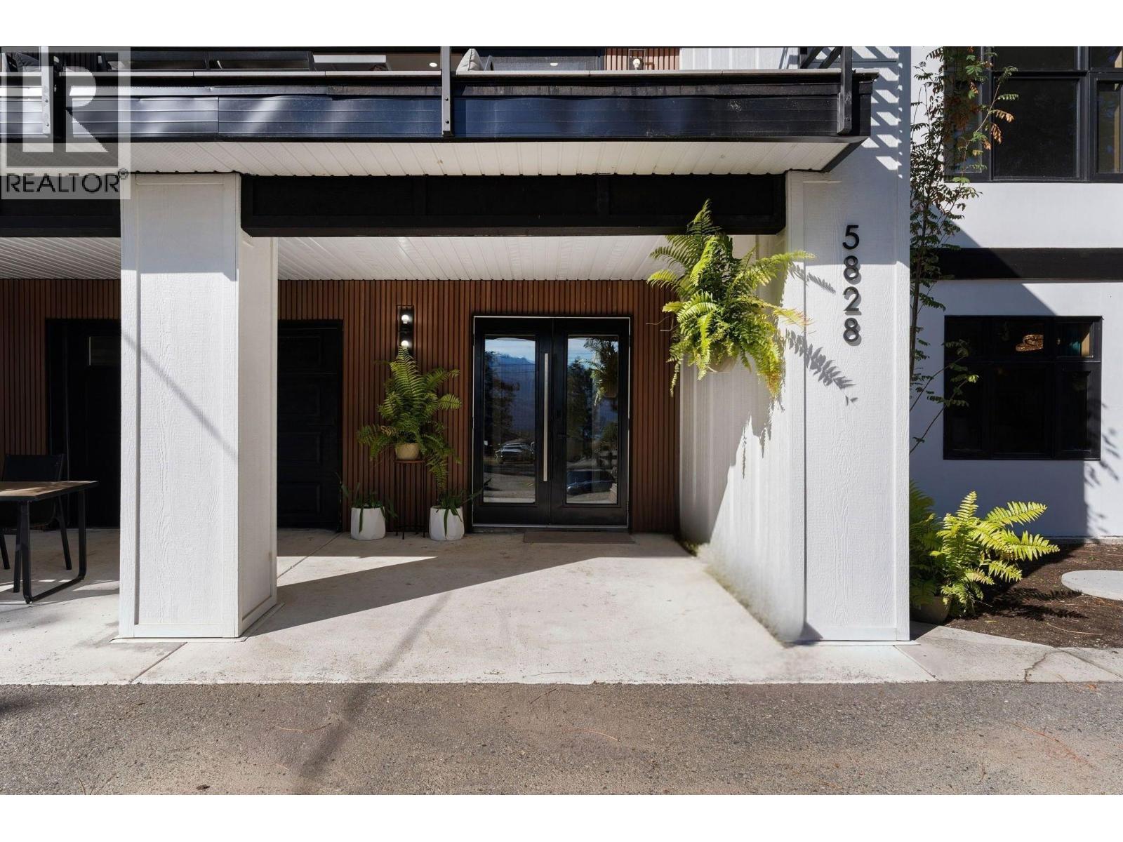 5828 Brown Place, Peachland