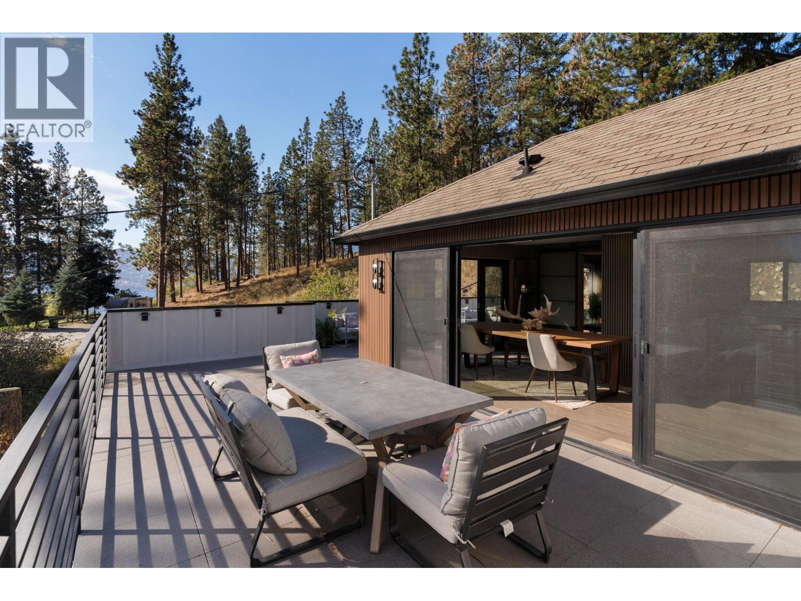 5828 Brown Place, Peachland