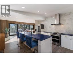 Full bathroom - 5828 Brown Place, Peachland, BC V1Y4J1 Photo 9