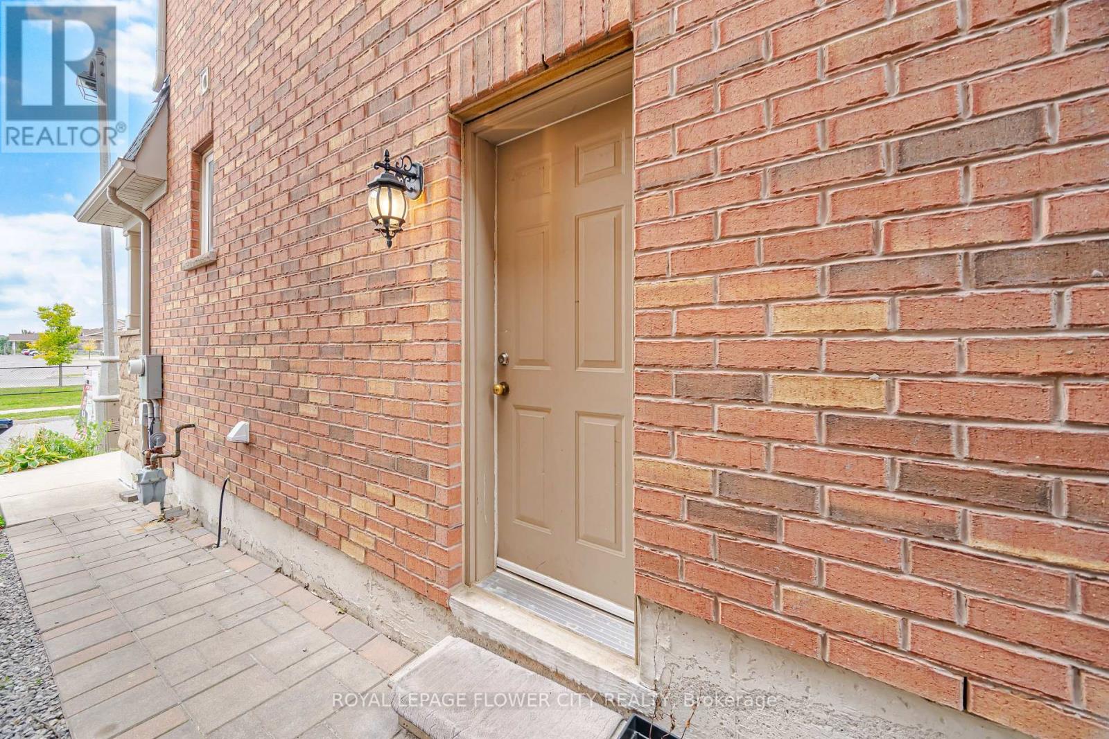 39 HADFIELD CIRCLE - 35