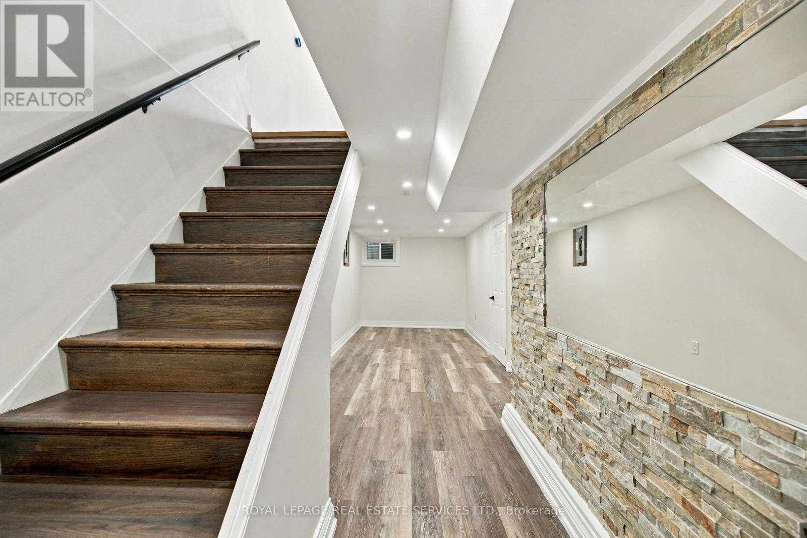 #53 400 MISSISSAUGA VALLEY BOULEVARD - Image 30