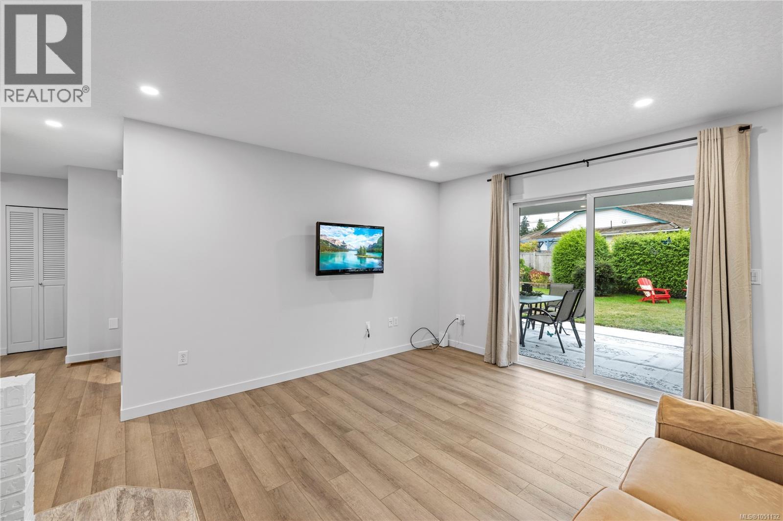 1350 Greenwood Way - Image 24