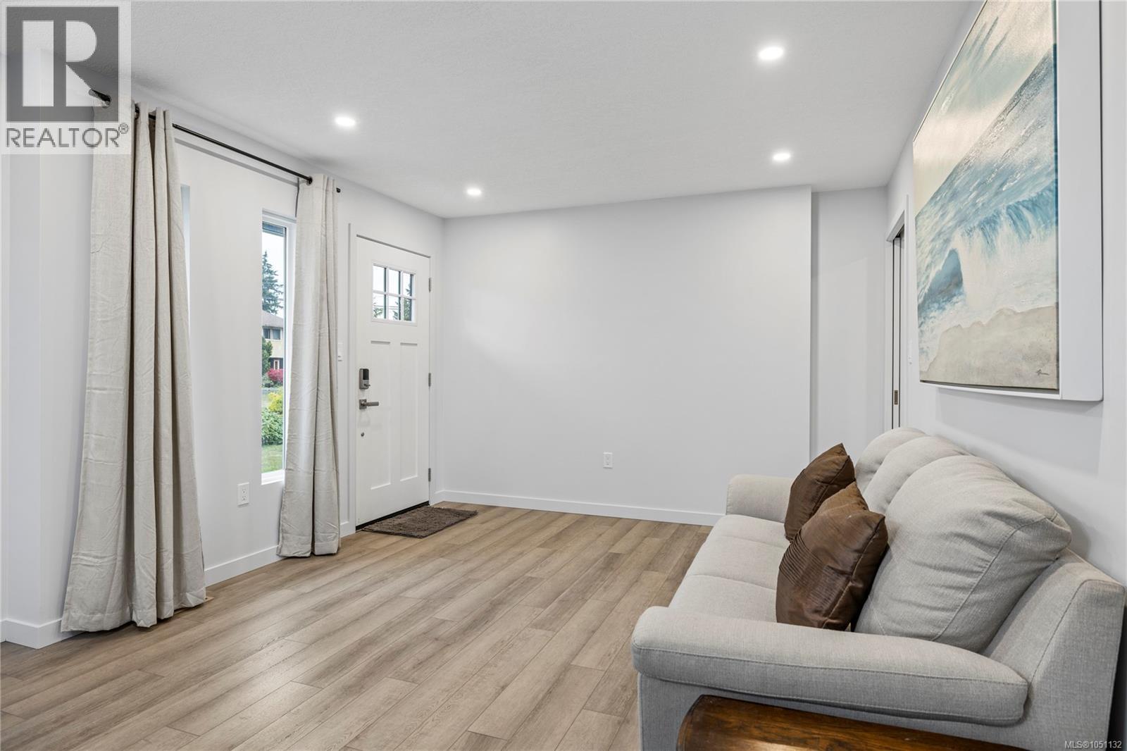 1350 Greenwood Way - Image 15
