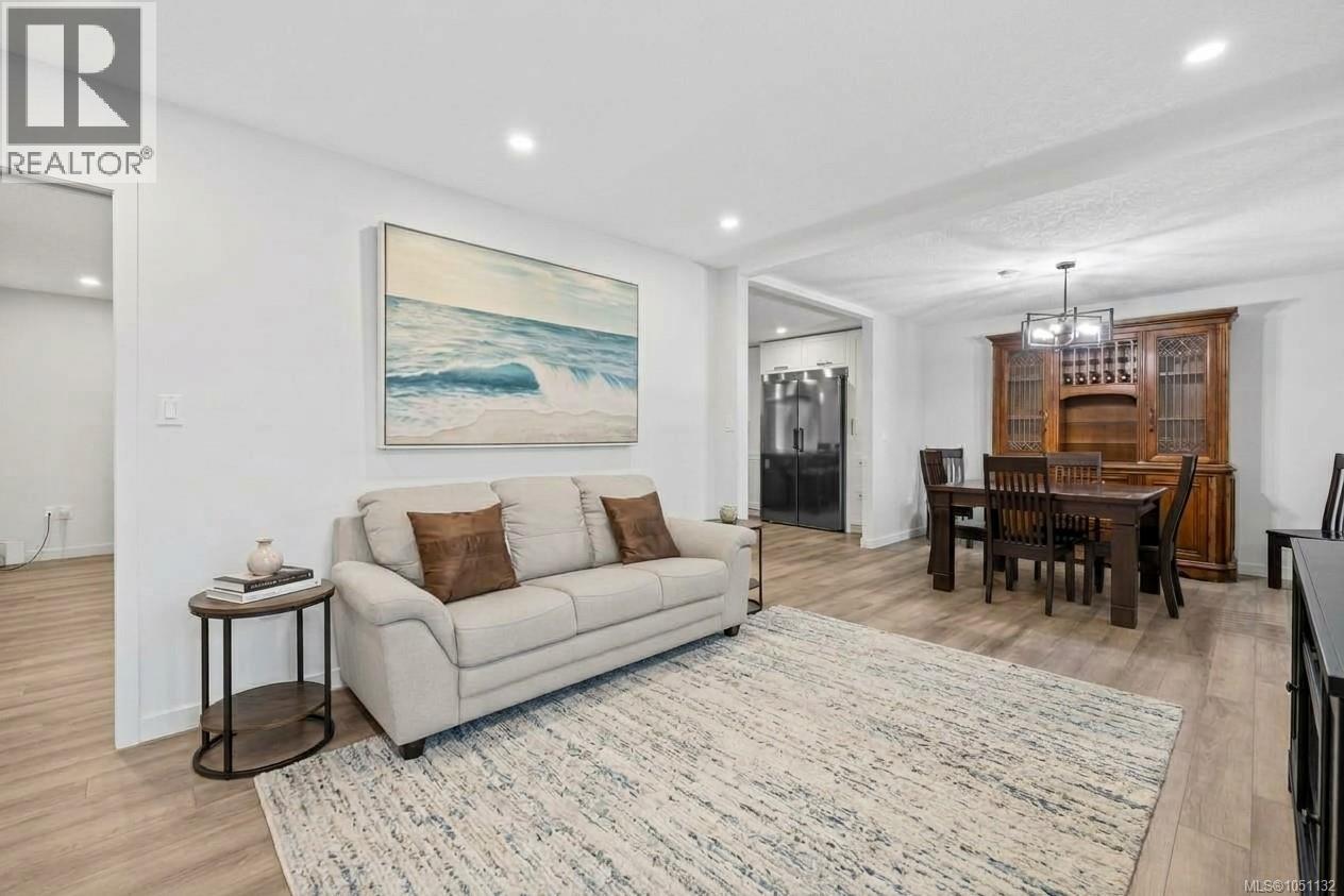 1350 Greenwood Way - Image 3