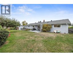 Primary Bedroom - 1350 Greenwood Way, French Creek, BC V9P1X1 Photo 8