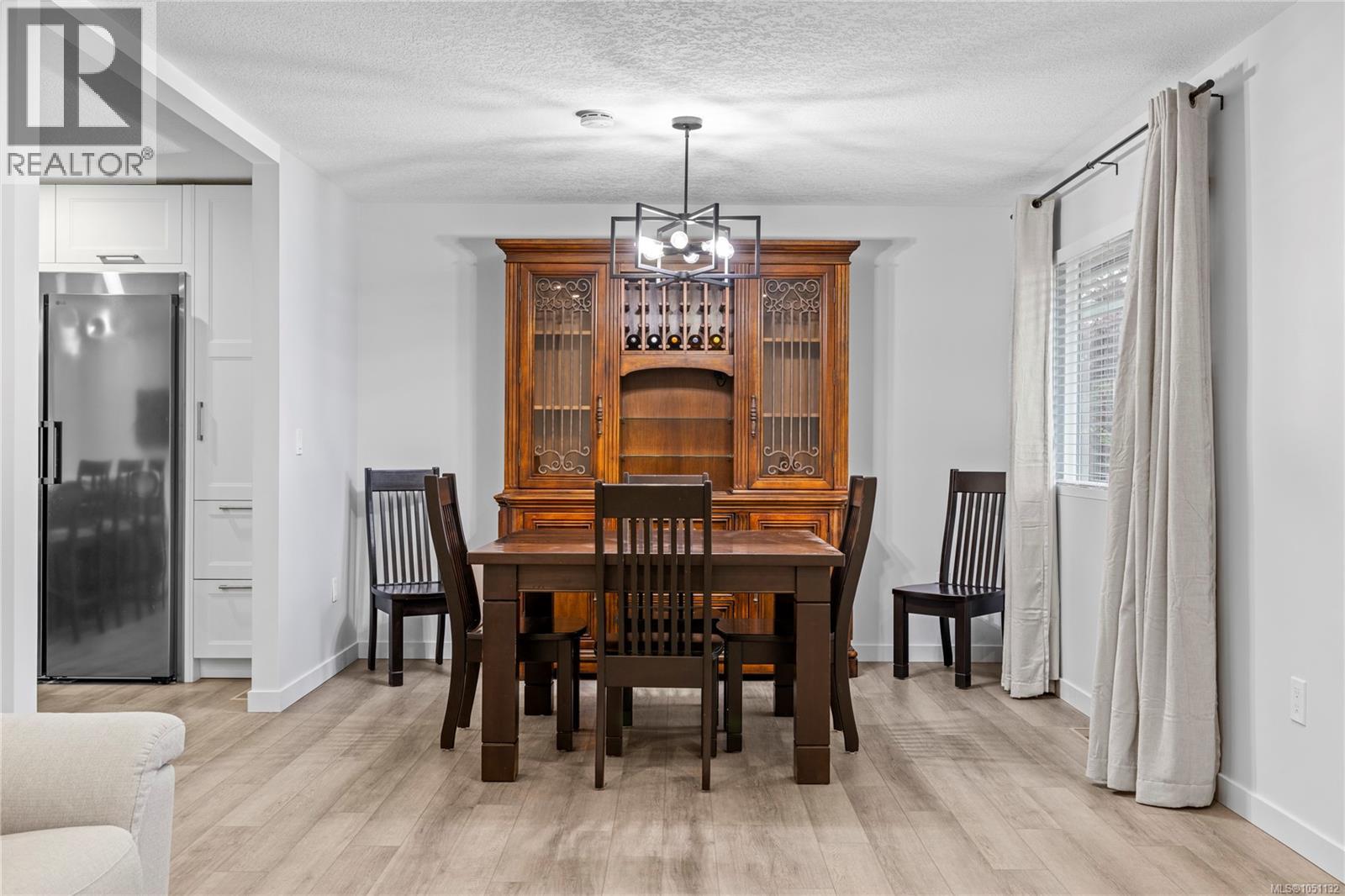 1350 Greenwood Way - Image 4