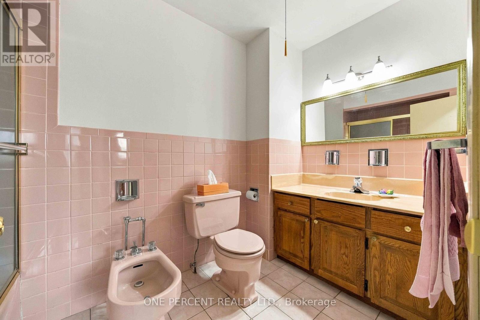 37 WILMONT DRIVE - 16