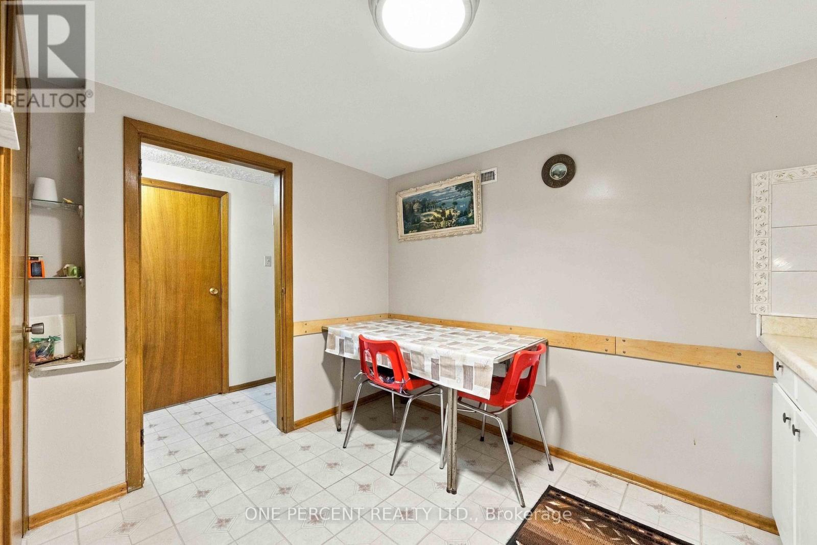 37 WILMONT DRIVE - 23