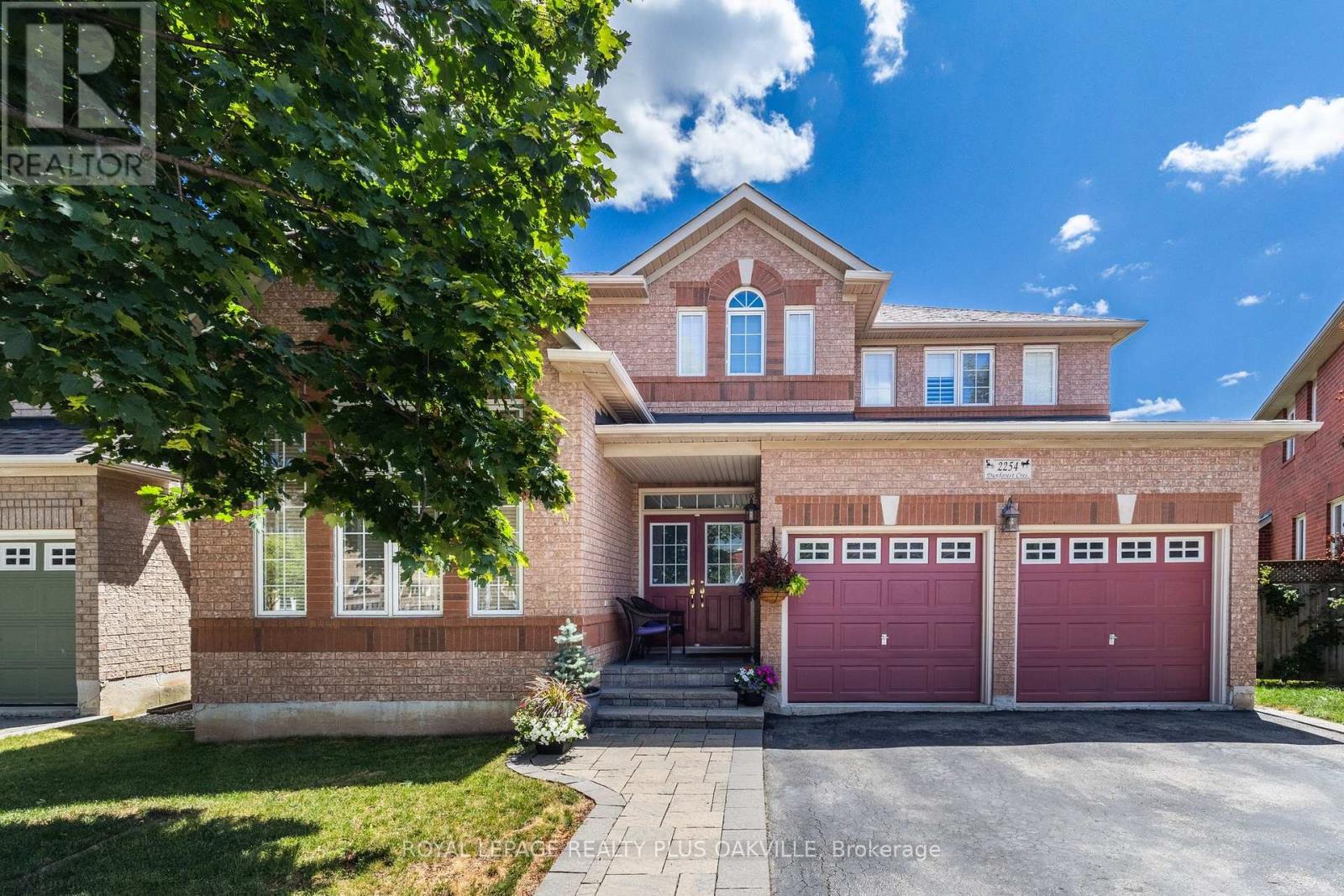 2254 Dunforest Crescent, Oakville, ON