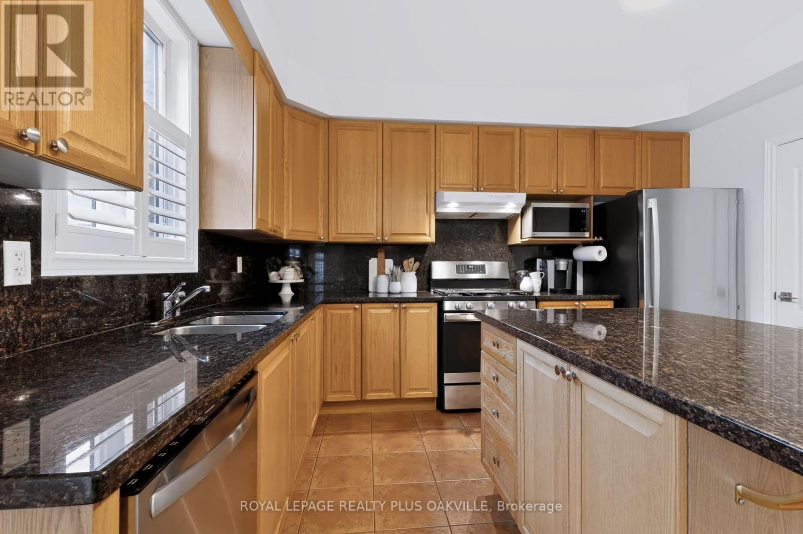 2254 Dunforest Crescent, Oakville, ON photo 11