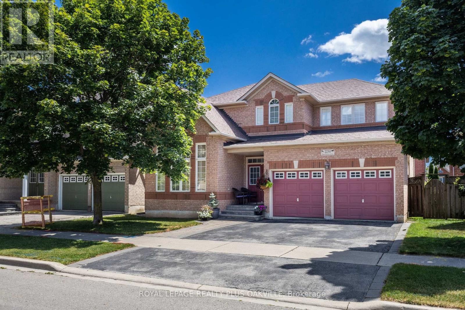 Photo of 2254 DUNFOREST CRESCENT