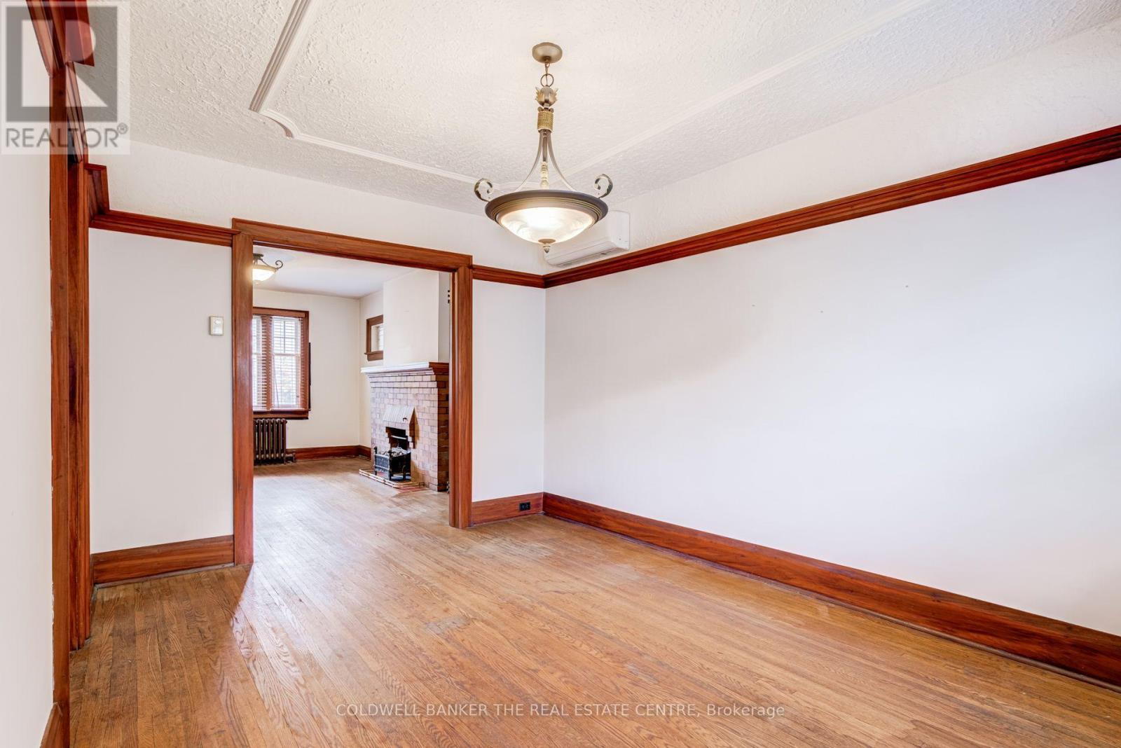 134 HARVIE AVENUE - 11