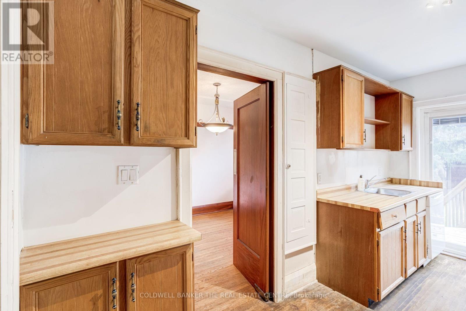 134 Harvie Avenue, Toronto, ON photo 13
