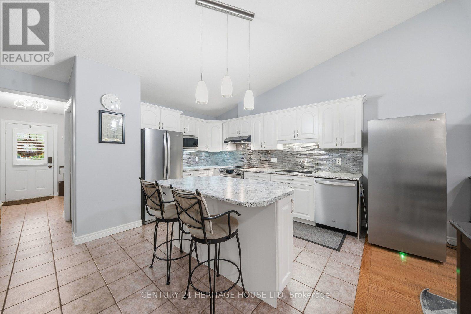8- 633 Park Road North, Brantford, ON photo 6