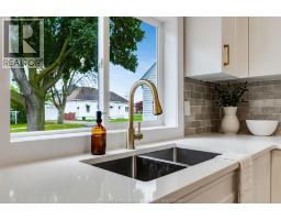 Kitchen - 5 Howard Street, Leamington, ON N8H1G4 Photo 8
