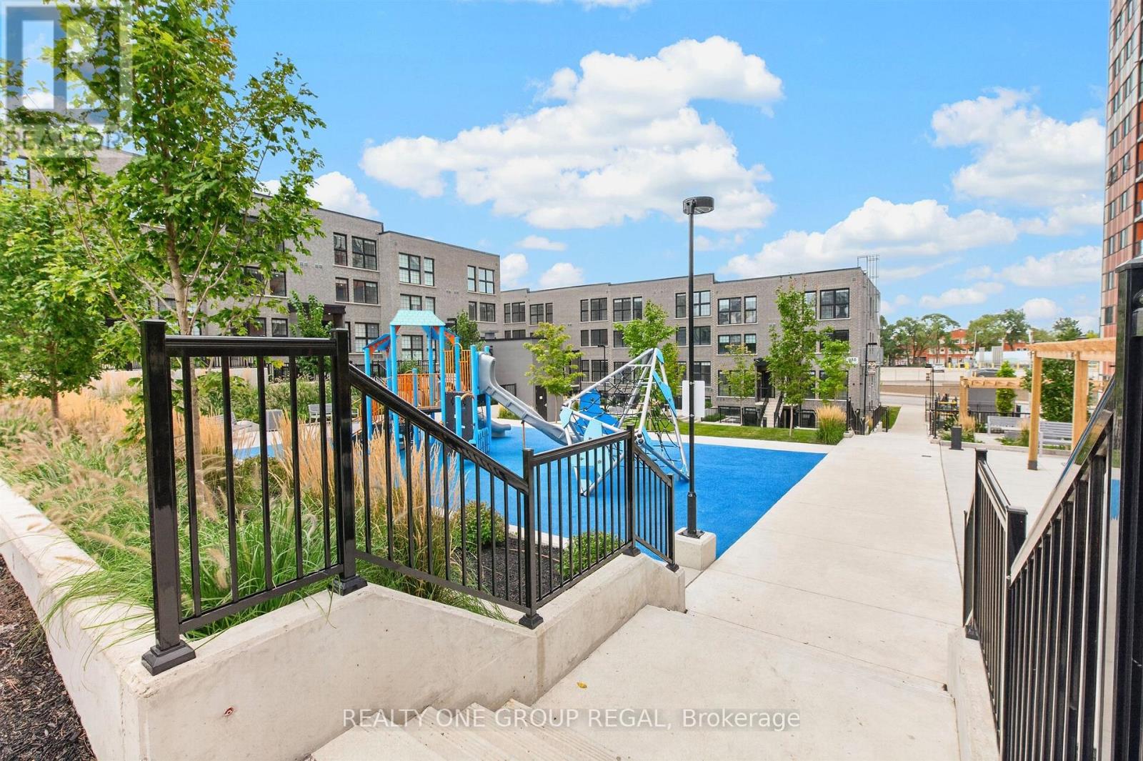 #155 6 FOUNDRY AVENUE - 36