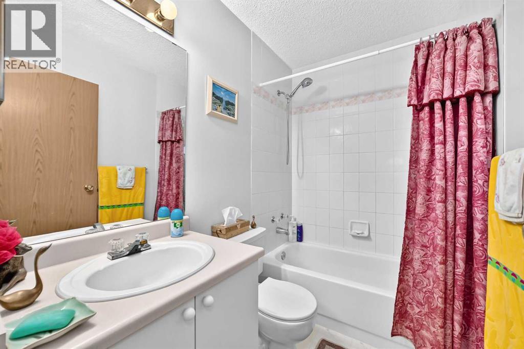 82 Riverglen Drive SE - 22